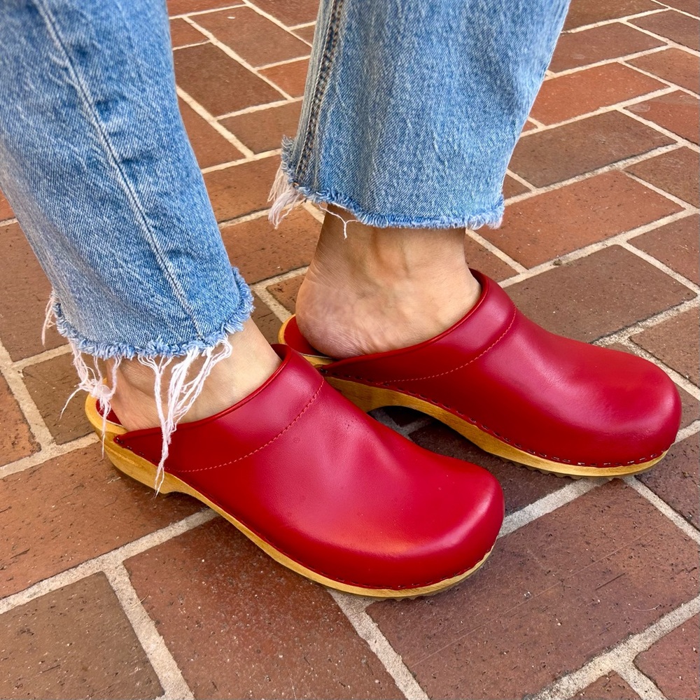 Sanitas Lotte Wooden Clogs Red Faux Leather Mules Size 40 / 9.5